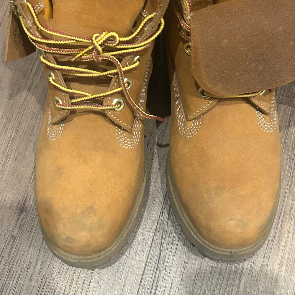 Timberland Classic Brown Boots with Yellow Laces - Picture 4 of 7